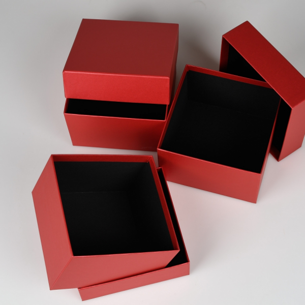 Darilna škatla G1.1 R150X150X100mm RED FEVER